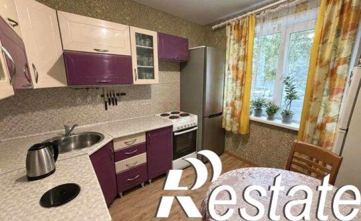 3-комн квартира микрорайон Жукова, 49