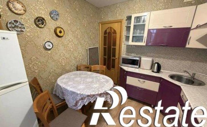3-комн квартира микрорайон Жукова, 49
