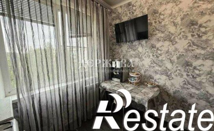 2-комн квартира мкр Лебединец, 35,  д. 35
